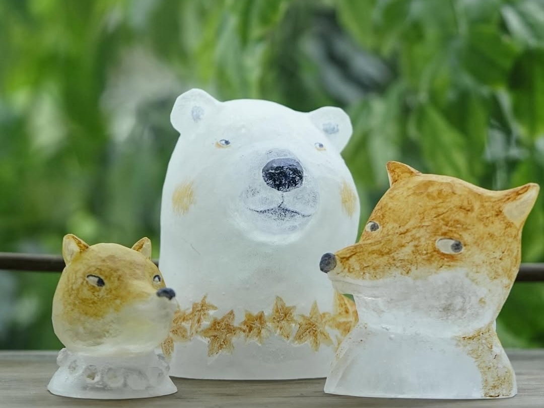 Glass sculptures by Ning Daxia at 'When the World Was Young' exhibition at Round and Round