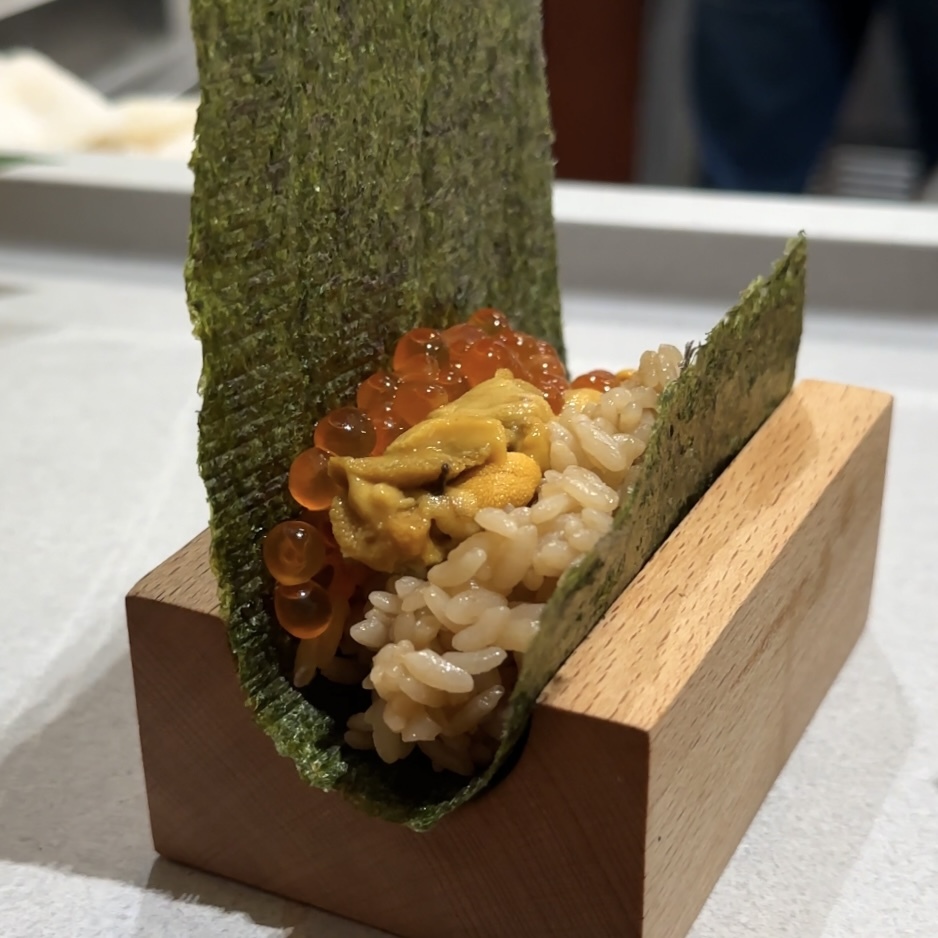 Sushi Zushi Singapore uni and ikura handroll
