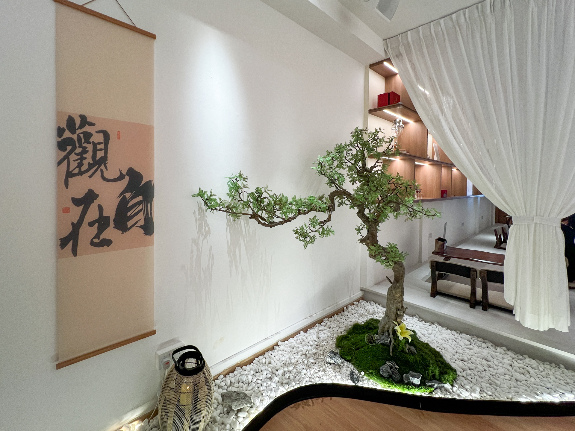Incloud Singapore review - floating river teahouse with water table