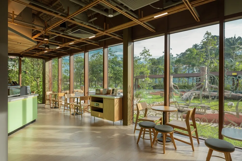 Starbucks Bird Paradise at Singapore's Mandai Wildlife Reserve