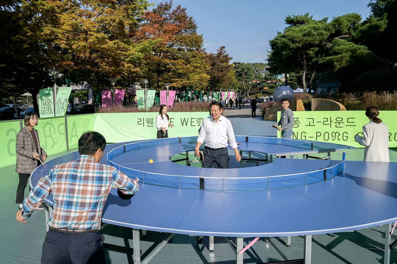 Ping Pong Go Round by Lee Wen
