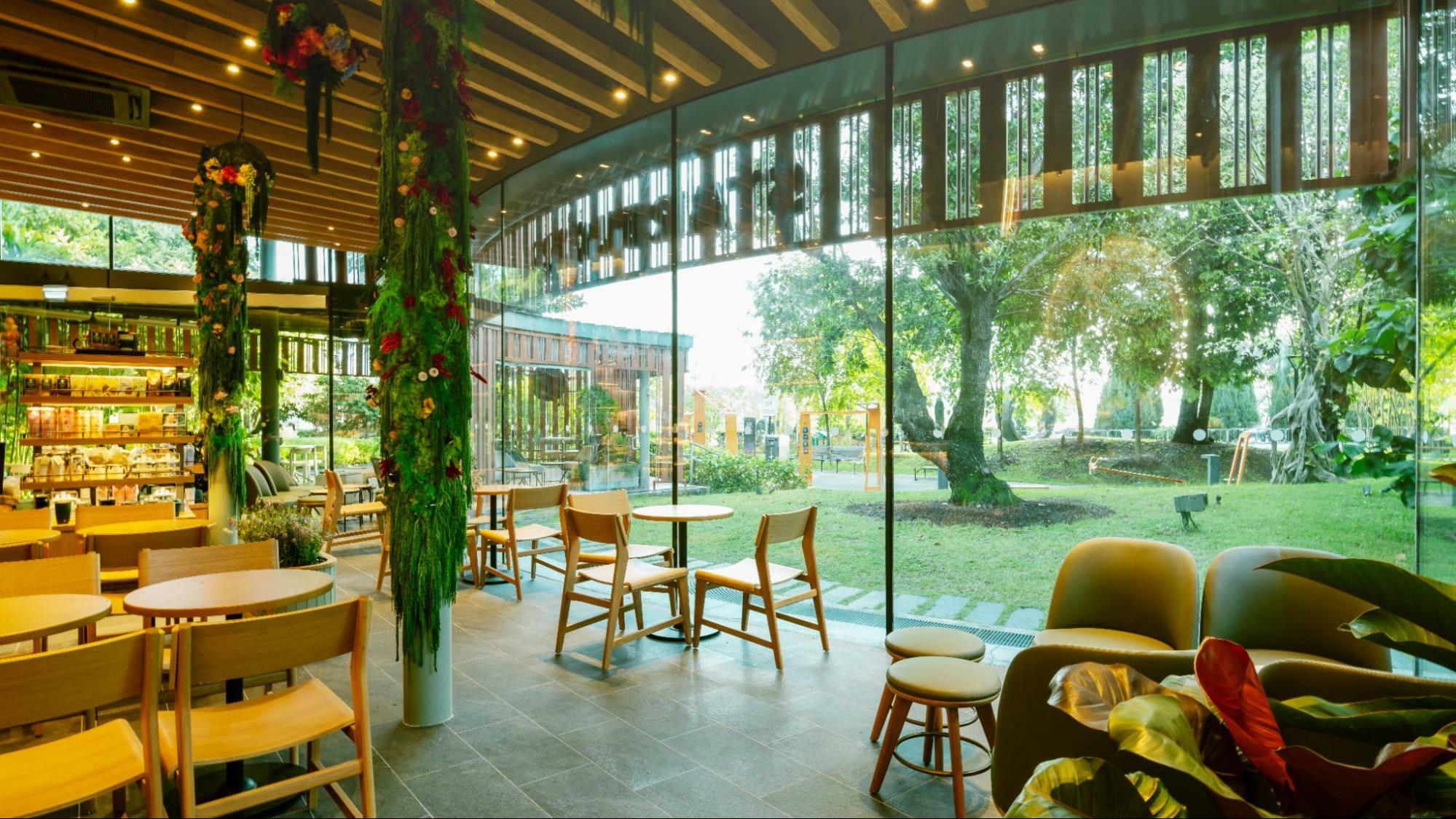 Pet-friendly Starbucks at Gardens by the Bay Singapore's Active Garden
