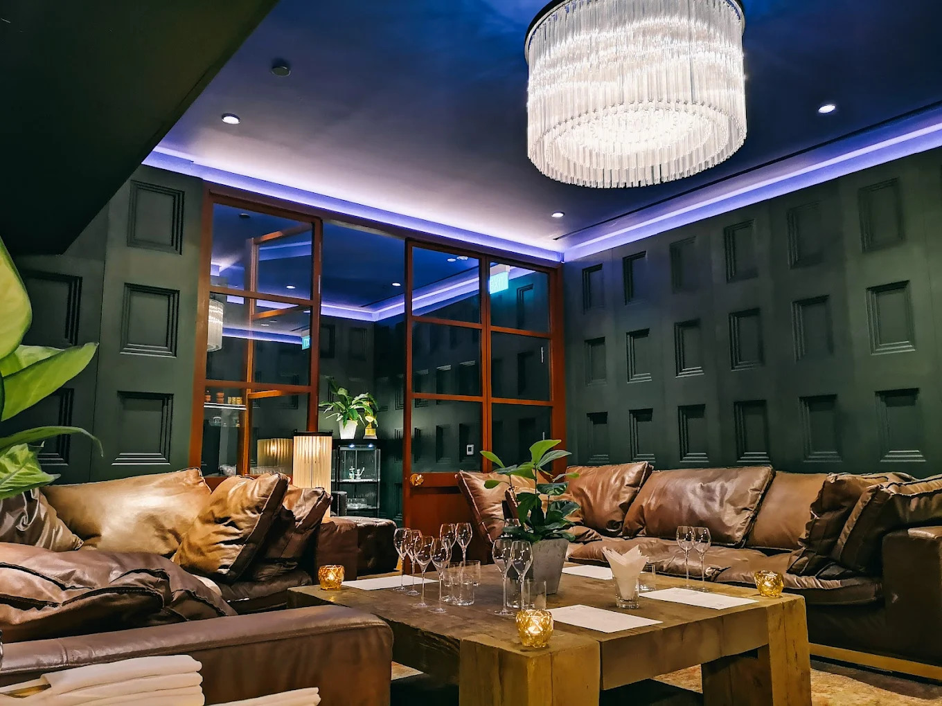 1880 Singapore private members club closing down