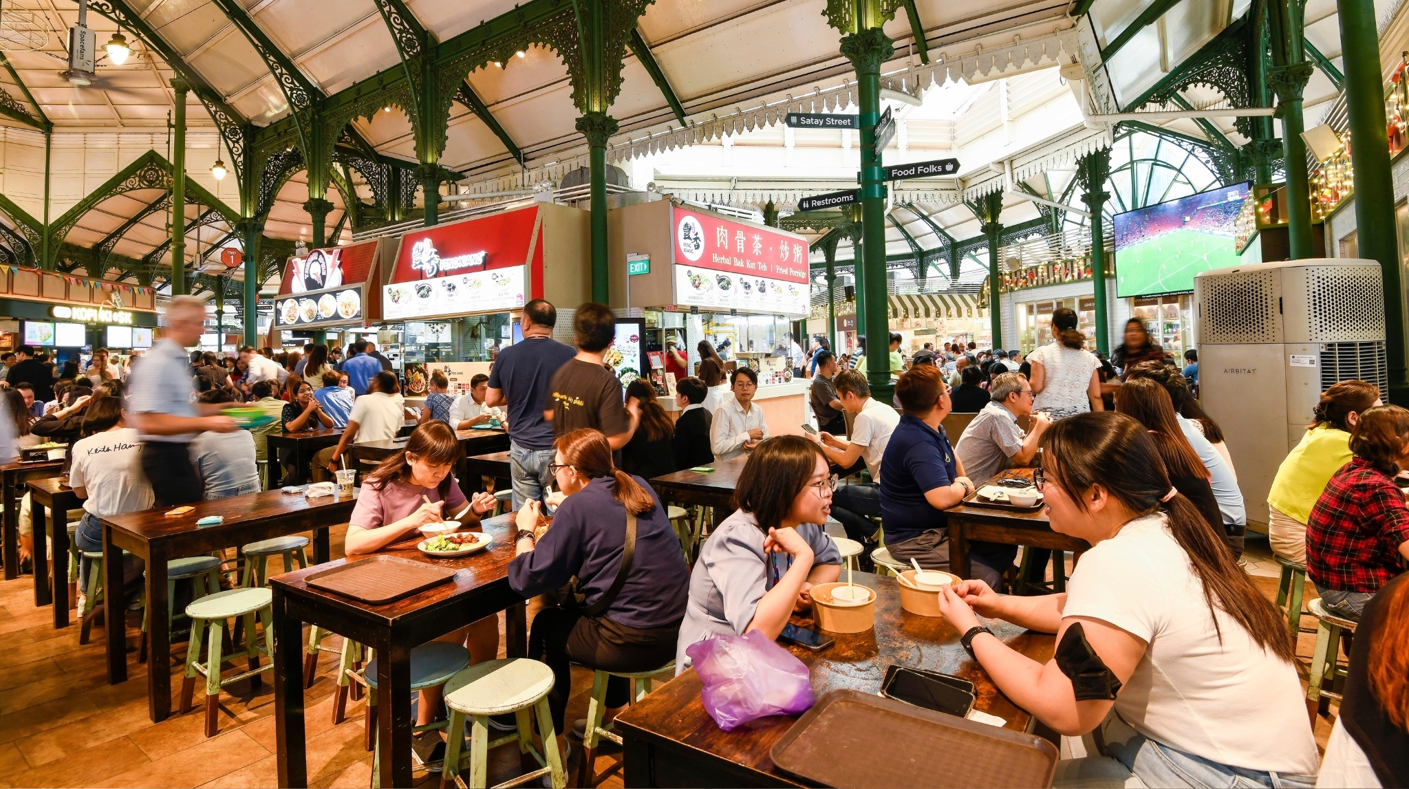 Dining out in Singapore 2025