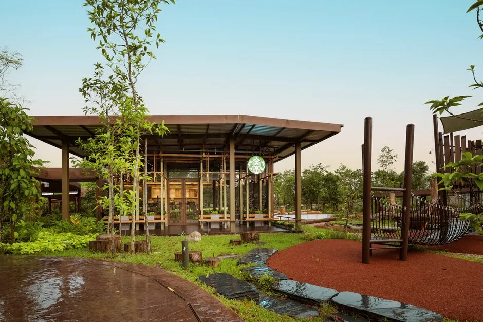 Starbucks Bird Paradise at Singapore's Mandai Wildlife Reserve
