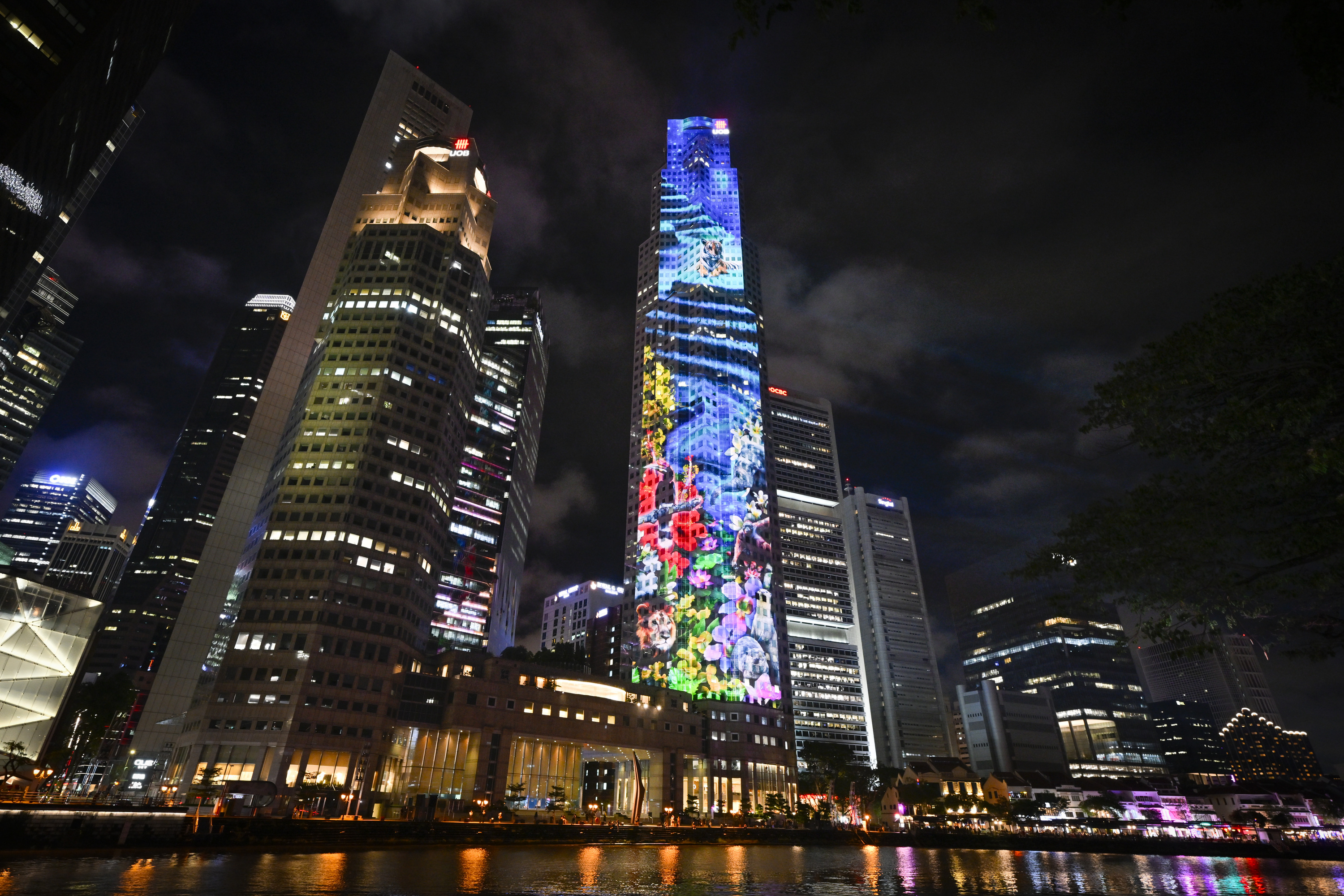 Singapore UOB Plaza festive light projections and countdown 2025