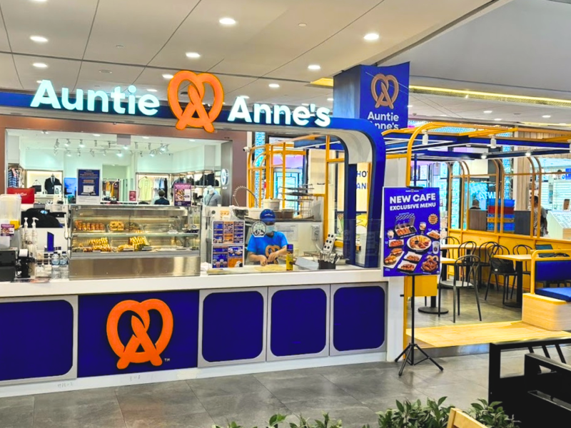 Auntie Anne's Café